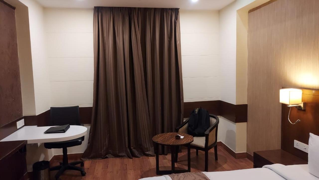 Hotel Casaya Inn Chinhat Dış mekan fotoğraf