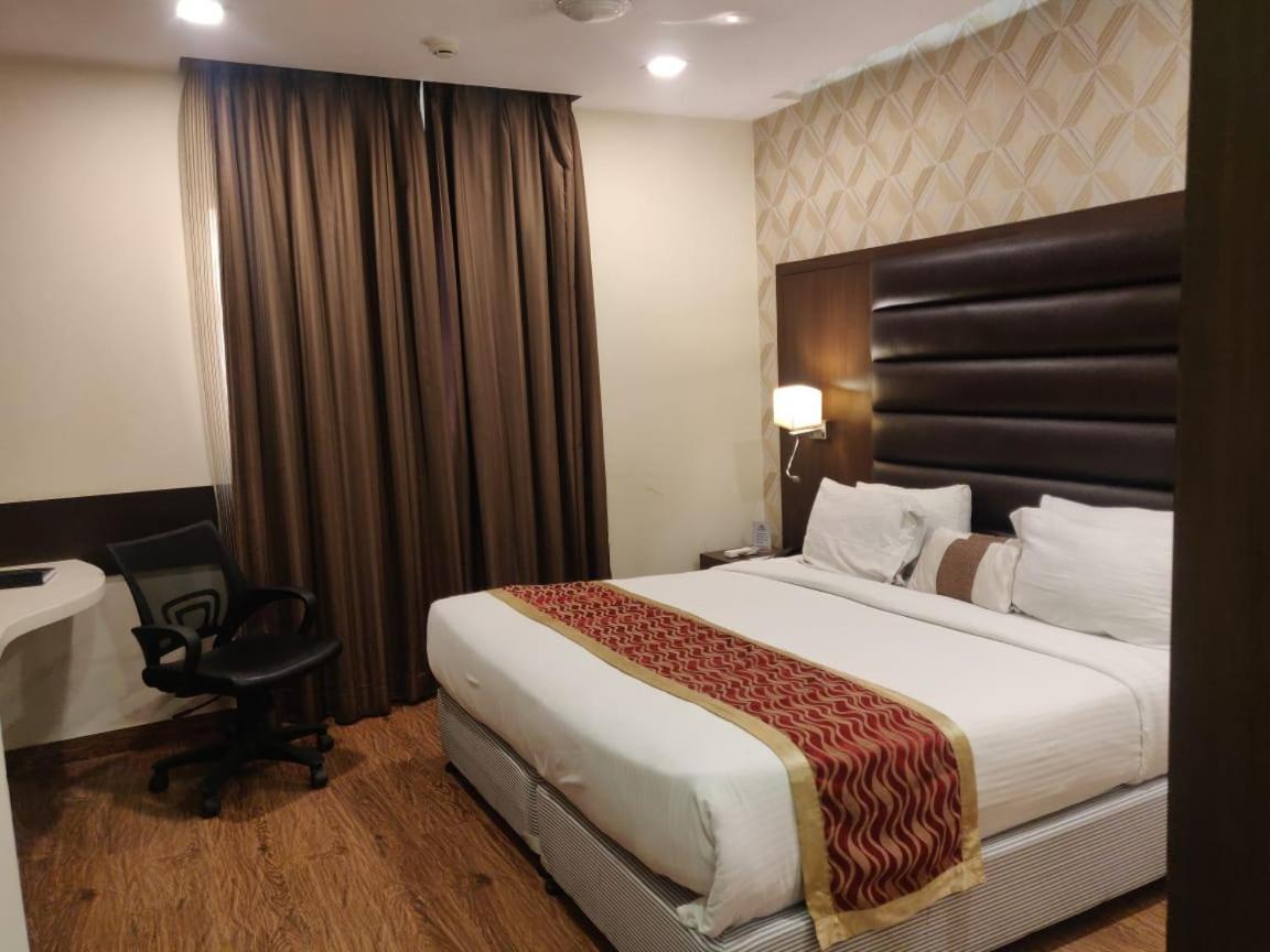 Hotel Casaya Inn Chinhat Dış mekan fotoğraf