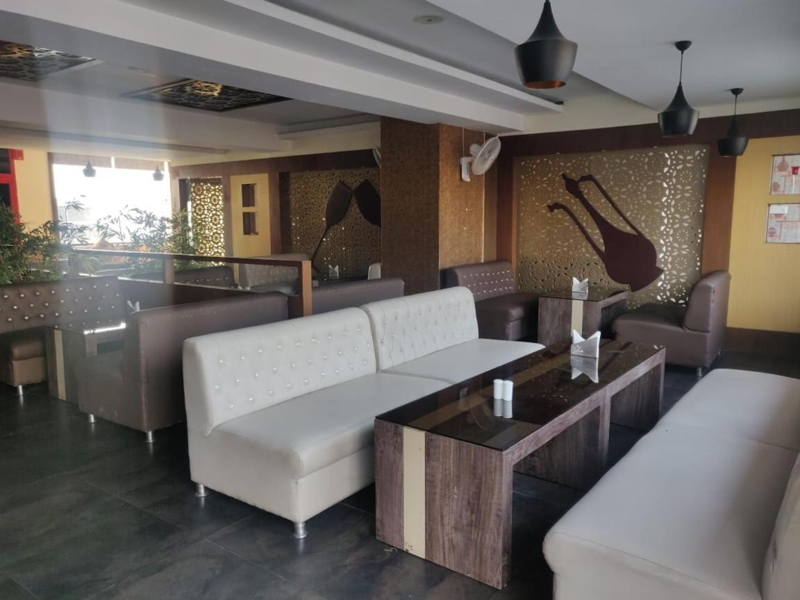 Hotel Casaya Inn Chinhat Dış mekan fotoğraf