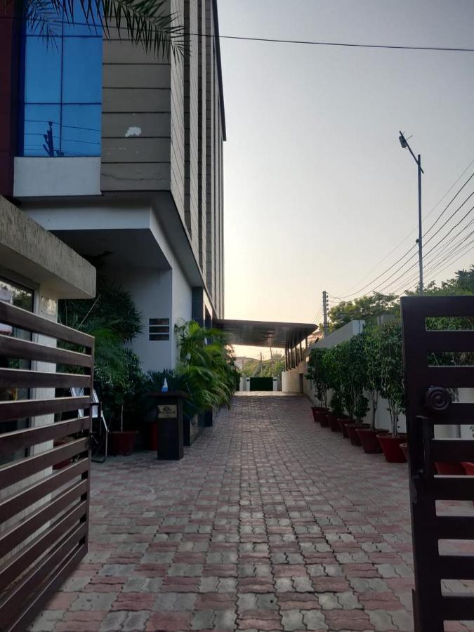 Hotel Casaya Inn Chinhat Dış mekan fotoğraf